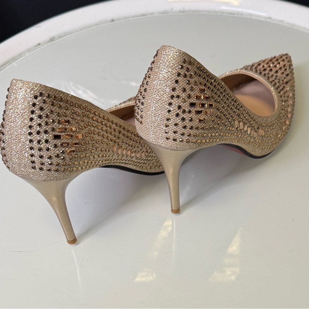 ZANOTTI VINTAGE RARE Elegant Gold Stiletto Heels Compared to very high brands